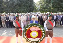 ময়মনসিংহ মুক্ত দিবসে পুষ্পস্তবক অর্পণের মাধ্যমে শহীদদের প্রতি বাকৃবি ভিসির শ্রদ্ধা